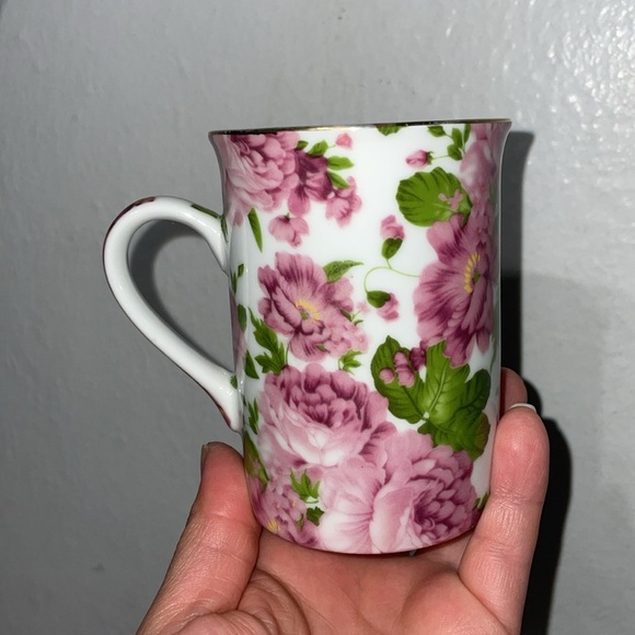 Antique Reflections by I. Godinger & Co. Set of 4 Pink, Green, White Floral Cups - Picture 4 of 4